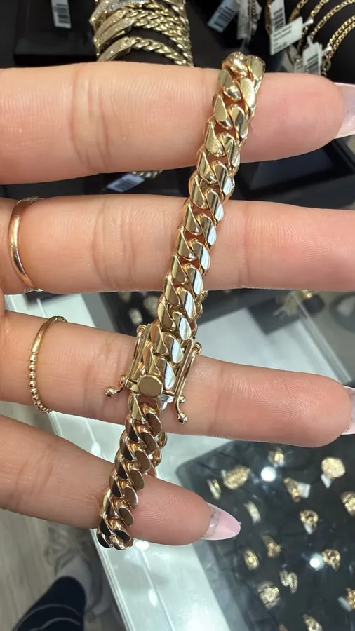 Cuban link bracelet 7mm in 10K gold