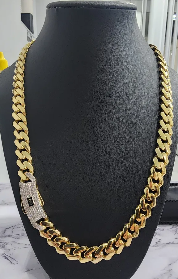Monaco chain 15mm in 10K gold with iced clasp