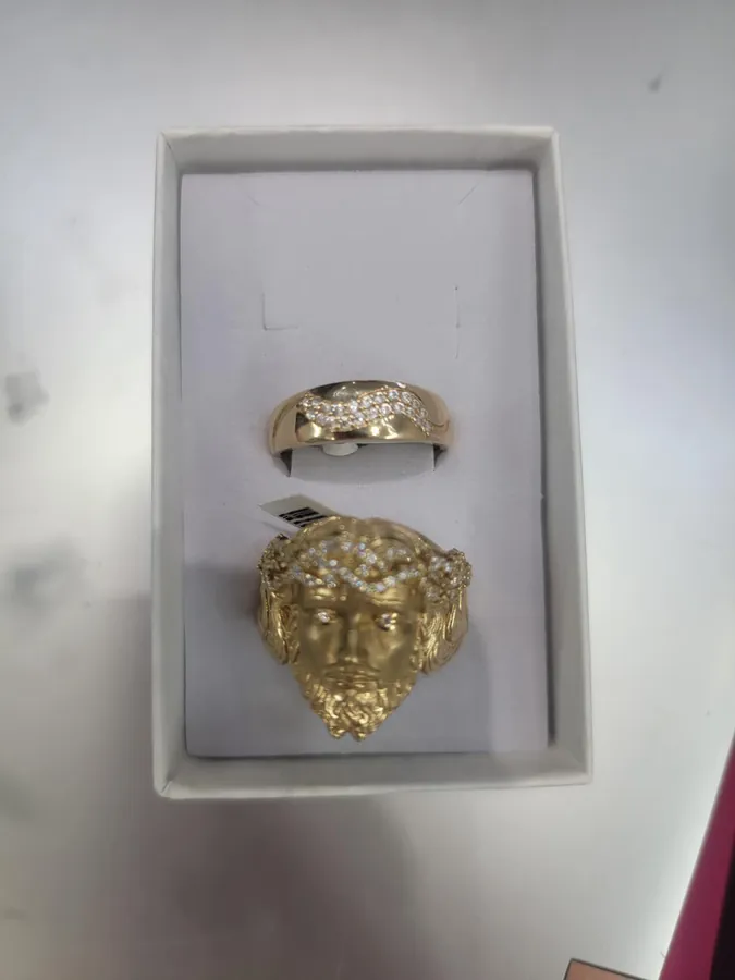 Lion ring and band ring in 10K gold, boxed